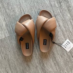 Roam Foldy Puffy Slide in Nude